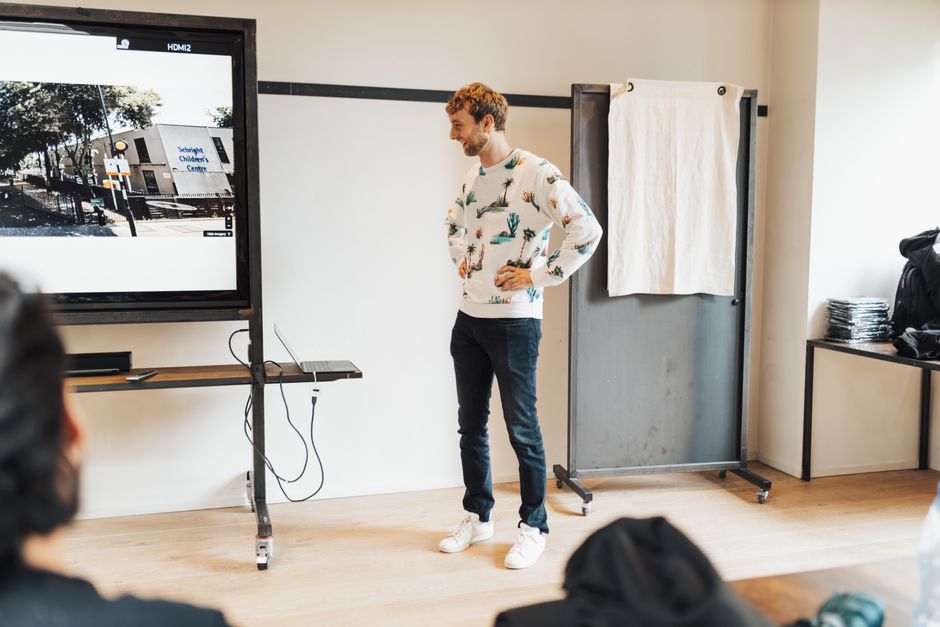 Teilnehmende lernen Programmierung in einem strukturierten Kurs bei Pro Academy UG